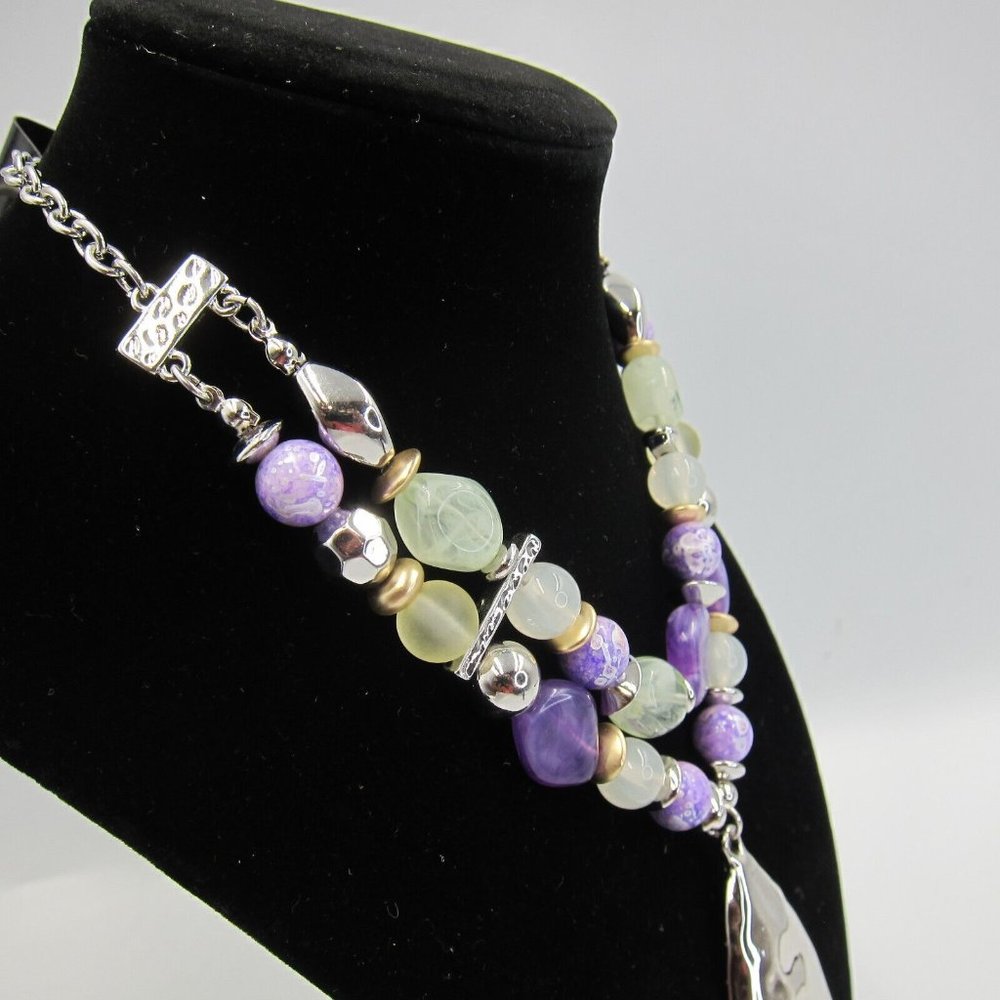 CHICO'S Teardrop Pendant Necklace Silver Hammered Metal Silver Purple Stone NEW - Picture 3 of 8